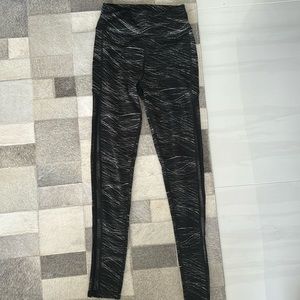 Popfit black and white mesh side legging